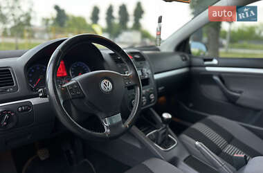 Хэтчбек Volkswagen Golf 2008 в 