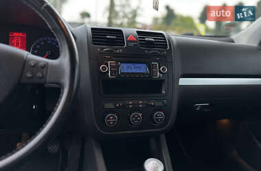Хэтчбек Volkswagen Golf 2008 в 