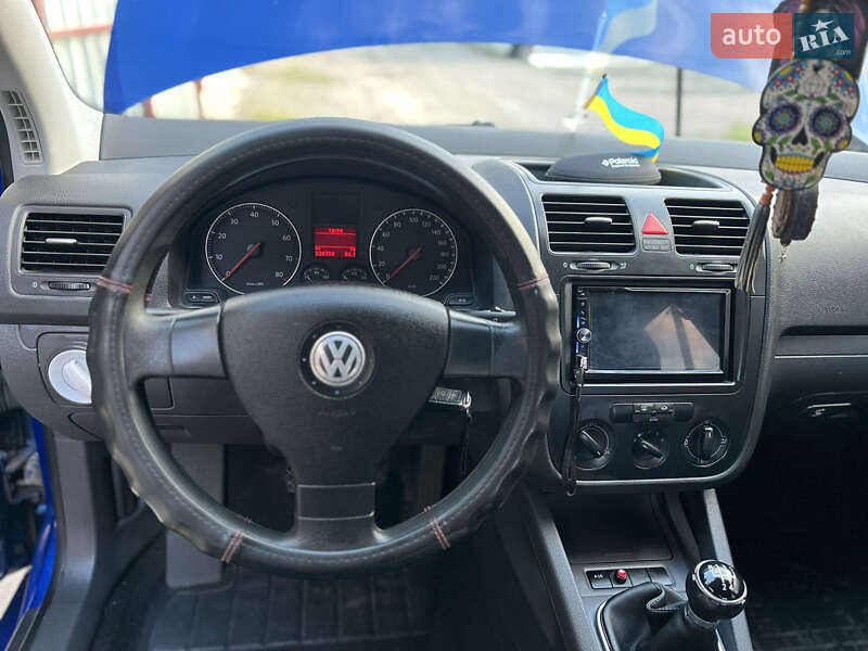 Хетчбек Volkswagen Golf 2006 в Черкасах