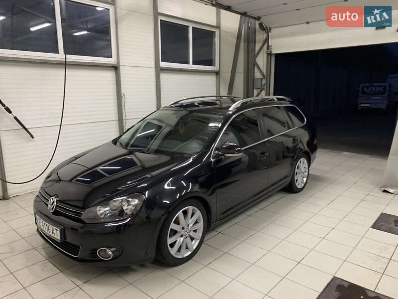 Універсал Volkswagen Golf 2010 в Дніпрі