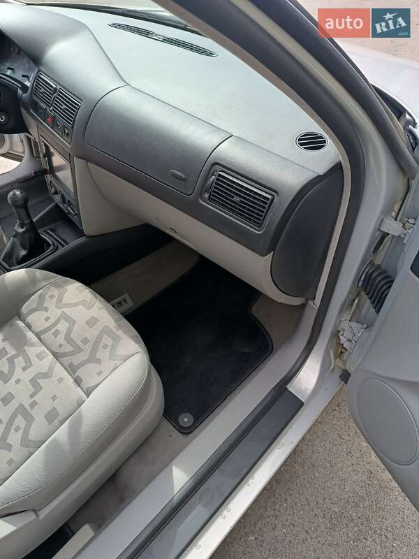 Универсал Volkswagen Golf 2000 в Млинове