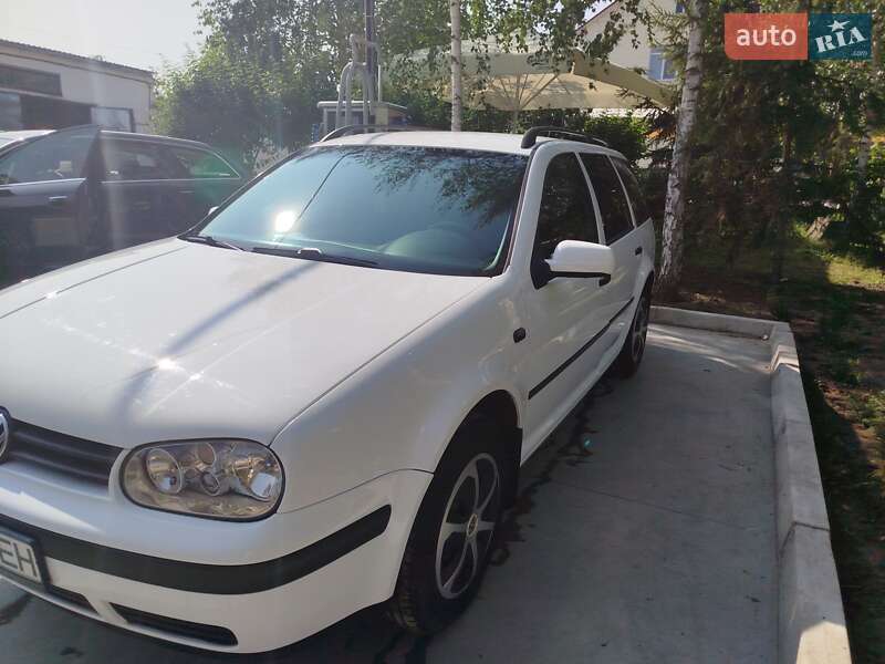 Универсал Volkswagen Golf 2001 в Светловодске