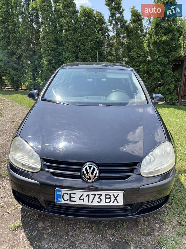 Хэтчбек Volkswagen Golf 2005 в Хотине