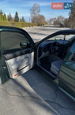 Хетчбек Volkswagen Golf 1999 в 