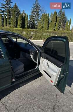 Хетчбек Volkswagen Golf 1999 в 