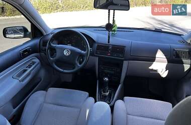 Хетчбек Volkswagen Golf 1999 в 