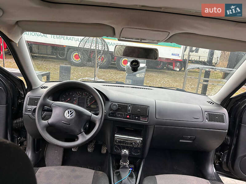 Хетчбек Volkswagen Golf 2000 в Івано-Франківську