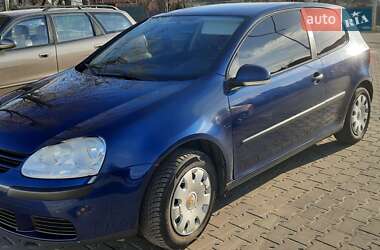 Хэтчбек Volkswagen Golf 2005 в Киеве