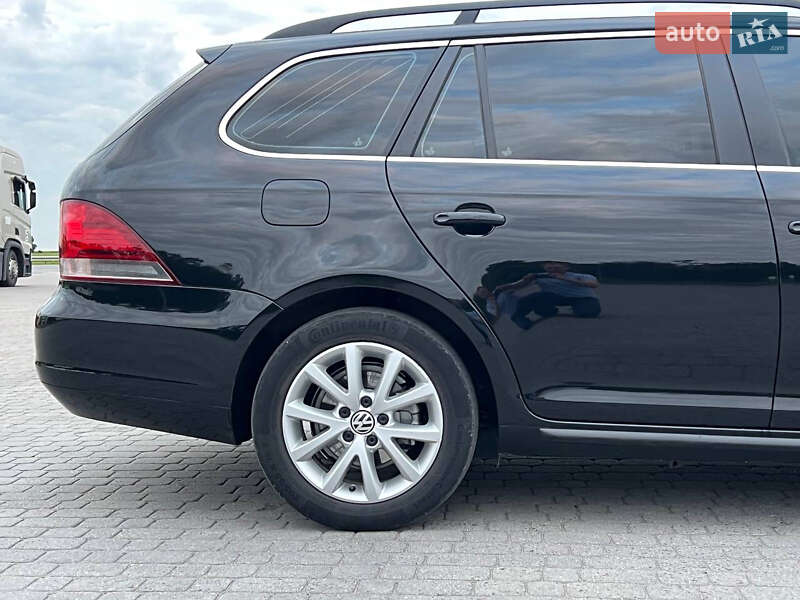 Універсал Volkswagen Golf 2011 в Радивиліві