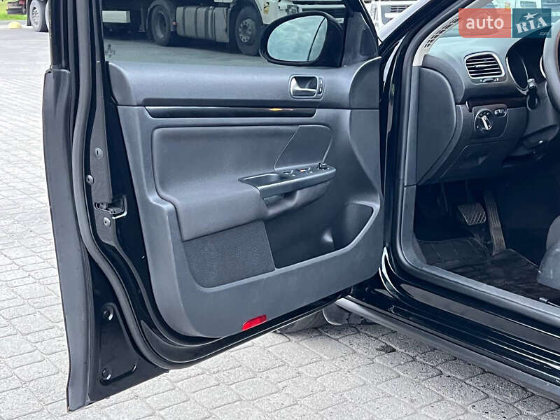 Універсал Volkswagen Golf 2011 в Радивиліві