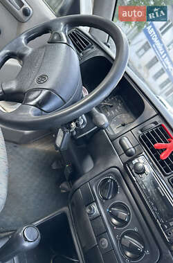 Хэтчбек Volkswagen Golf 1993 в 