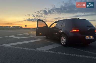 Хэтчбек Volkswagen Golf 1999 в 