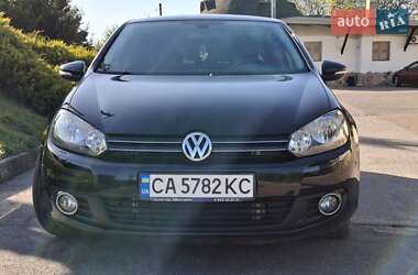 Хэтчбек Volkswagen Golf 2011 в 