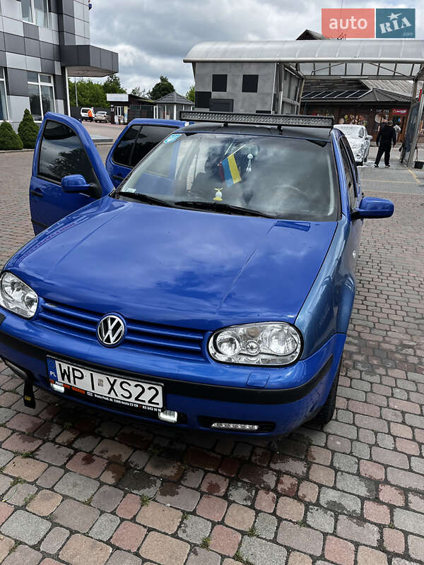 Хетчбек Volkswagen Golf 2002 в Сарнах