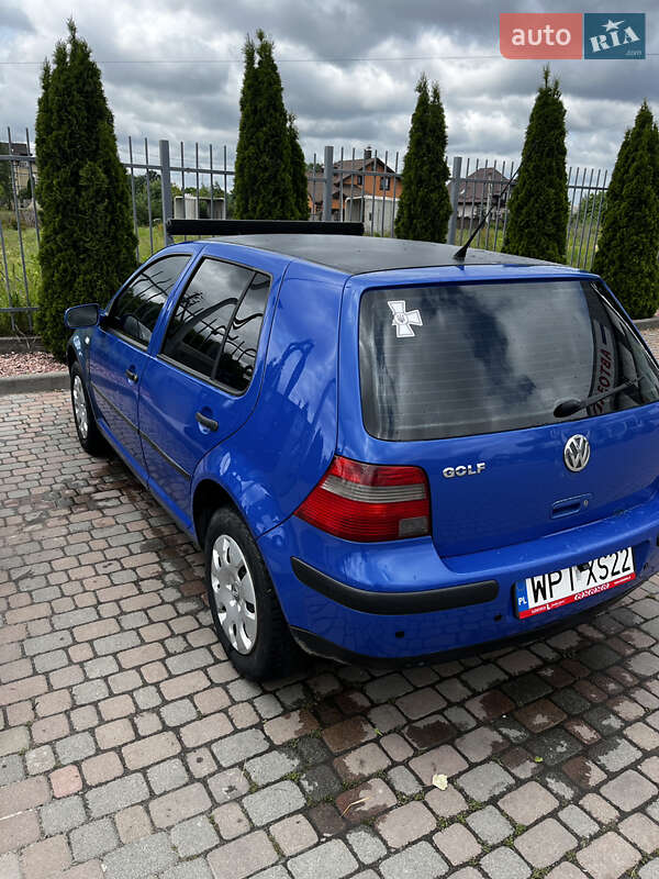 Хетчбек Volkswagen Golf 2002 в Сарнах