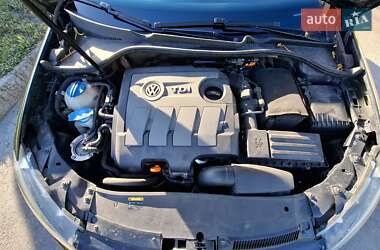 Хэтчбек Volkswagen Golf 2011 в 