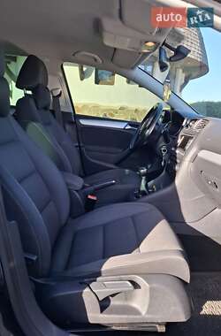 Хэтчбек Volkswagen Golf 2011 в 