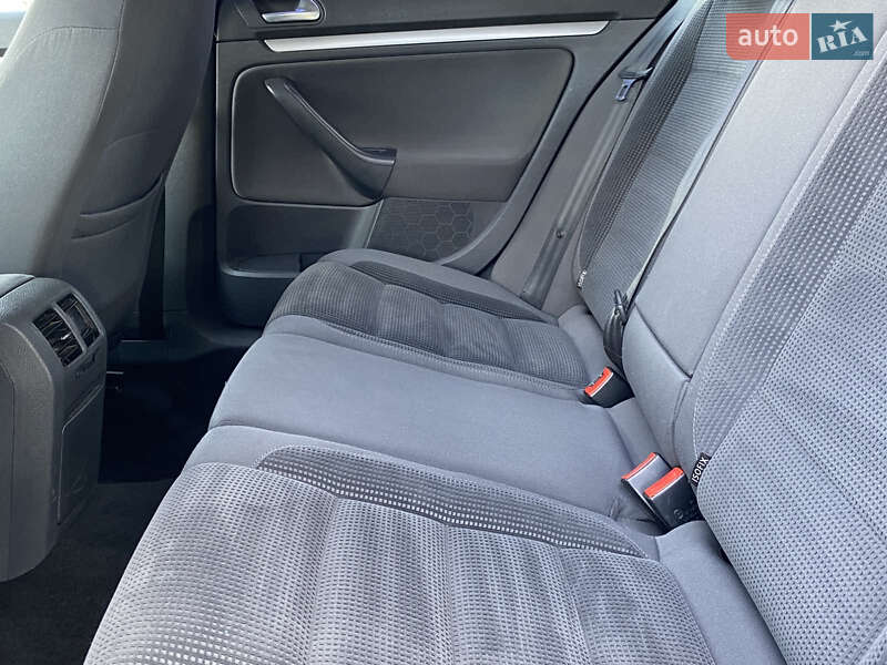 Универсал Volkswagen Golf 2009 в Вознесенске