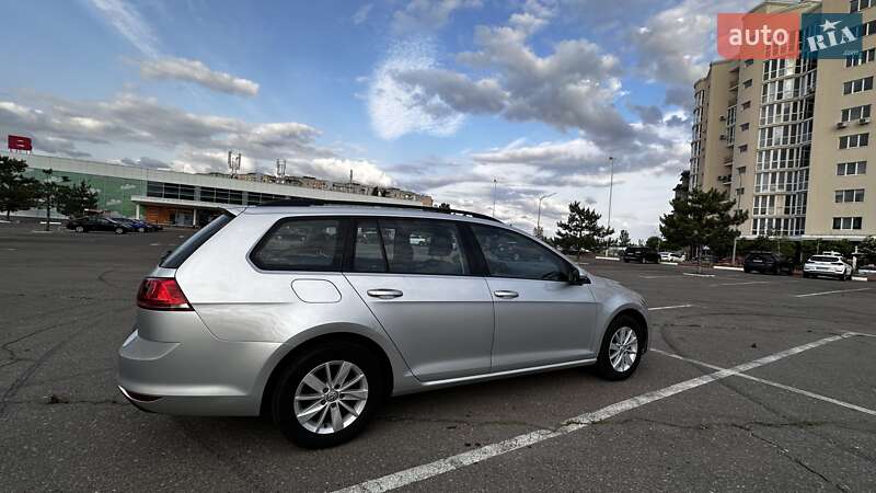 Універсал Volkswagen Golf 2016 в Миколаєві
