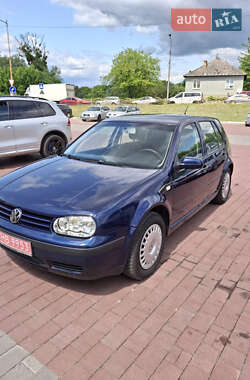 Хэтчбек Volkswagen Golf 2002 в 