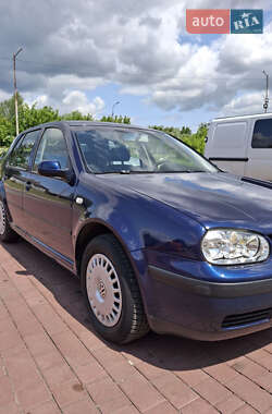 Хэтчбек Volkswagen Golf 2002 в 