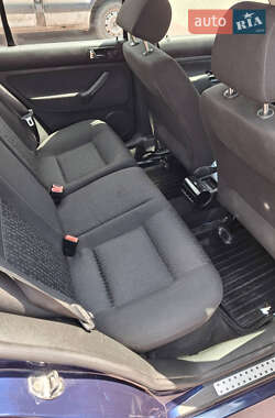 Хэтчбек Volkswagen Golf 2002 в 