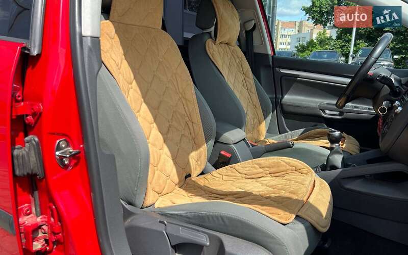 Хетчбек Volkswagen Golf 2004 в Івано-Франківську