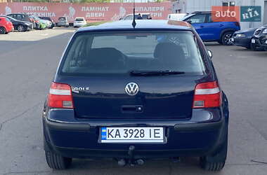 Хэтчбек Volkswagen Golf 2002 в 