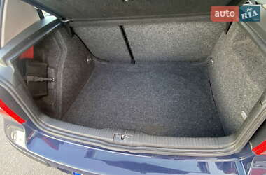 Хэтчбек Volkswagen Golf 2002 в 