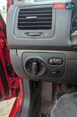 Хэтчбек Volkswagen Golf 2005 в 