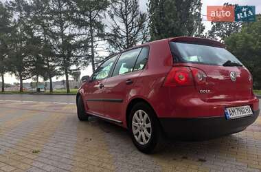 Хэтчбек Volkswagen Golf 2005 в 