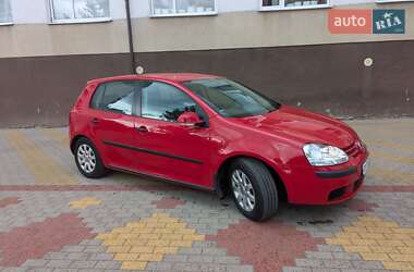 Хэтчбек Volkswagen Golf 2005 в 