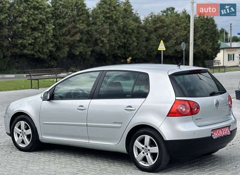 Хетчбек Volkswagen Golf 2008 в Львові