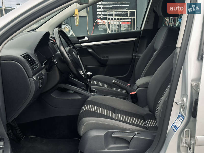 Хетчбек Volkswagen Golf 2008 в Львові