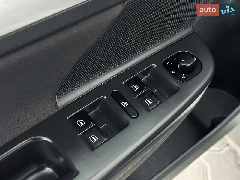 Хетчбек Volkswagen Golf 2008 в Львові