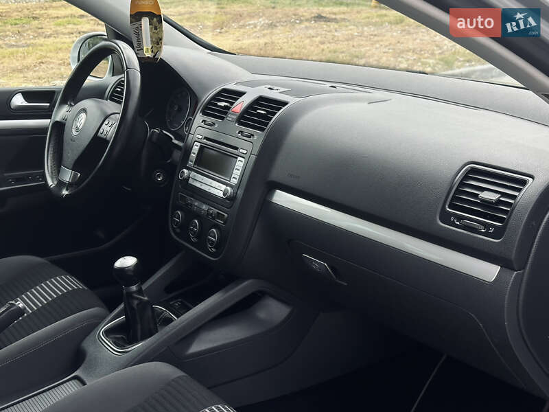 Хетчбек Volkswagen Golf 2008 в Львові