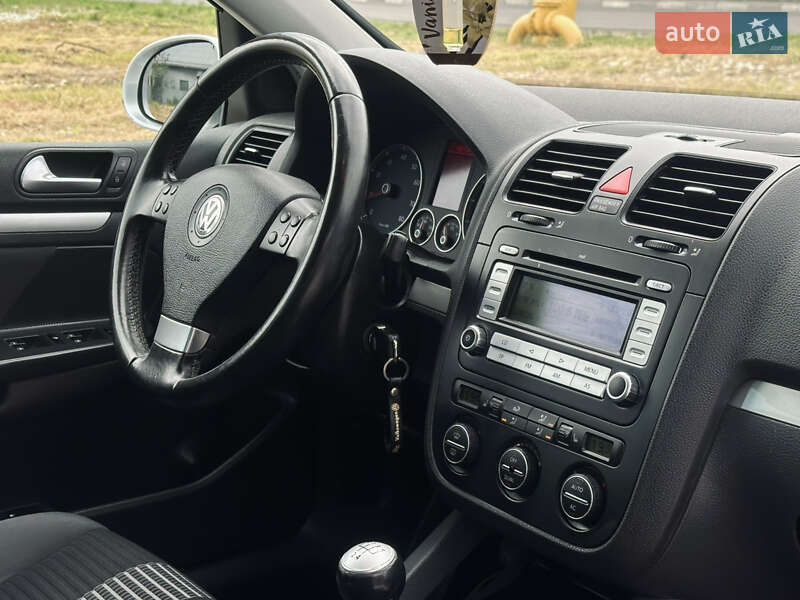 Хетчбек Volkswagen Golf 2008 в Львові