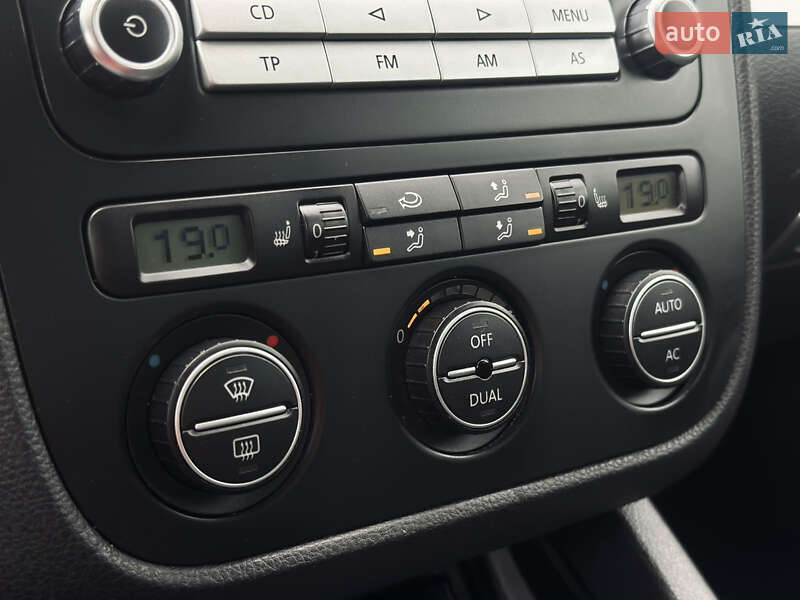 Хетчбек Volkswagen Golf 2008 в Львові