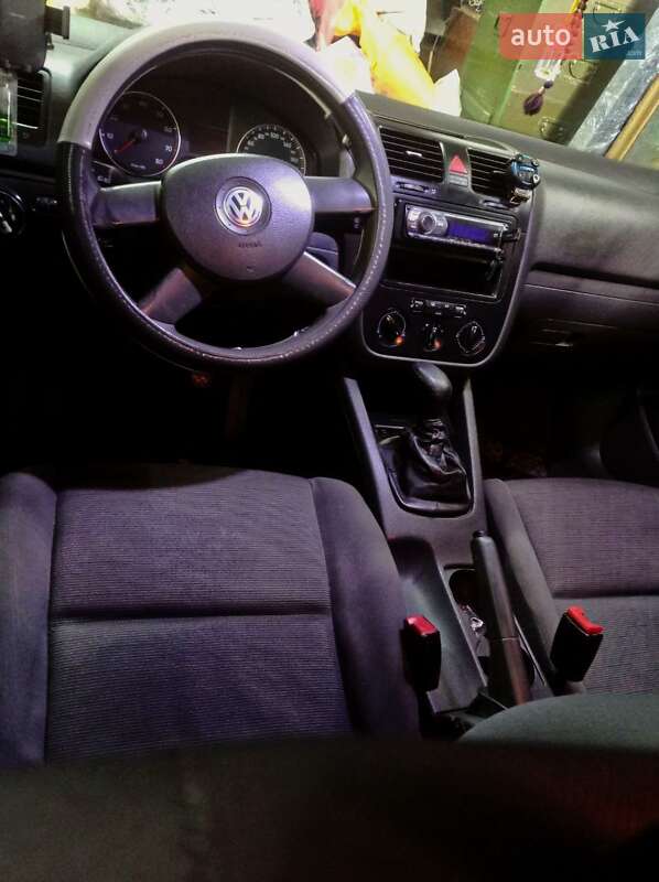 Хэтчбек Volkswagen Golf 2004 в Днепре