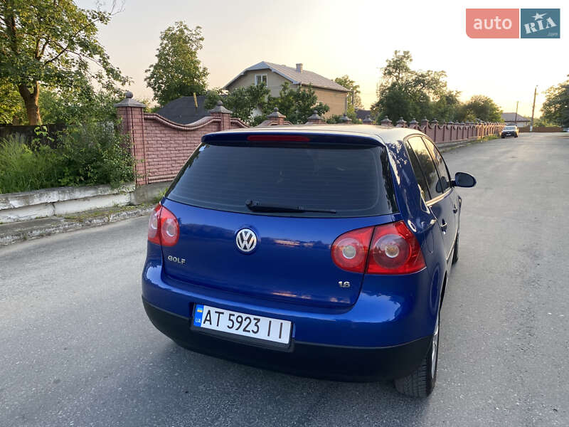 Хетчбек Volkswagen Golf 2004 в Івано-Франківську