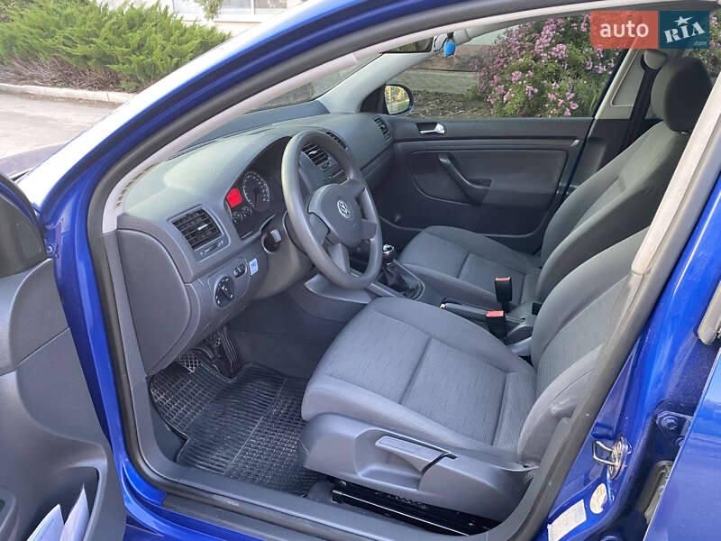 Хетчбек Volkswagen Golf 2004 в Івано-Франківську