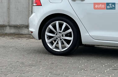 Хэтчбек Volkswagen Golf 2014 в 