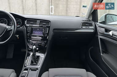 Хэтчбек Volkswagen Golf 2014 в 