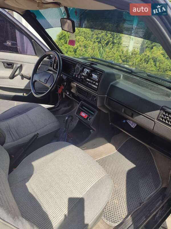 Хэтчбек Volkswagen Golf 1988 в Олевске