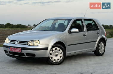 Хэтчбек Volkswagen Golf 2003 в 