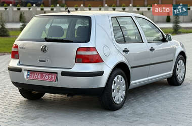 Хэтчбек Volkswagen Golf 2003 в 