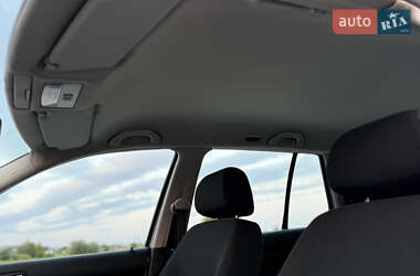 Хэтчбек Volkswagen Golf 2003 в 