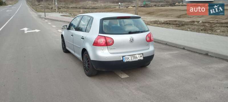 Хетчбек Volkswagen Golf 2004 в Рівному