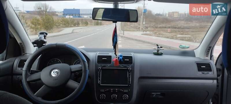 Хетчбек Volkswagen Golf 2004 в Рівному