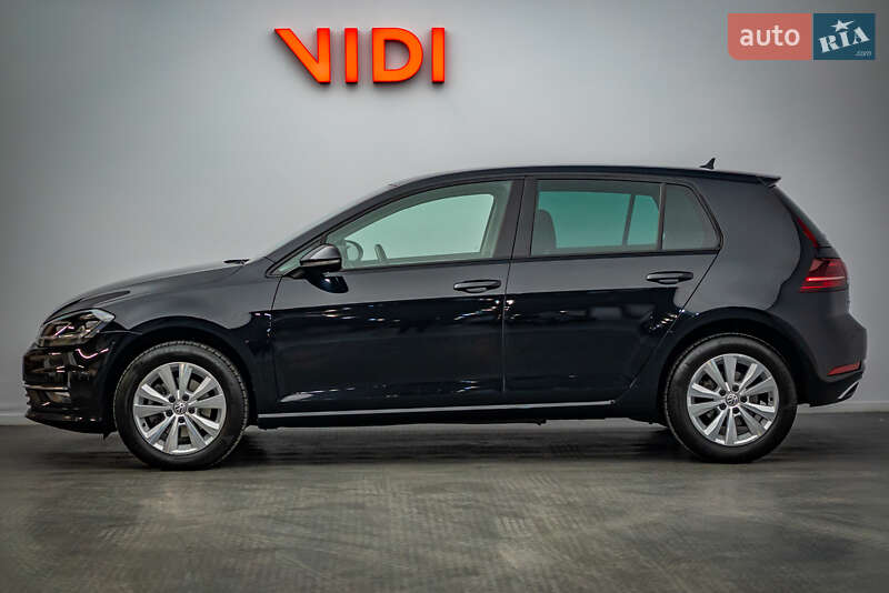 Хэтчбек Volkswagen Golf 2020 в Киеве